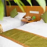 Vatica Shanghai Pudong Airport Town Renmintang Road Hotel